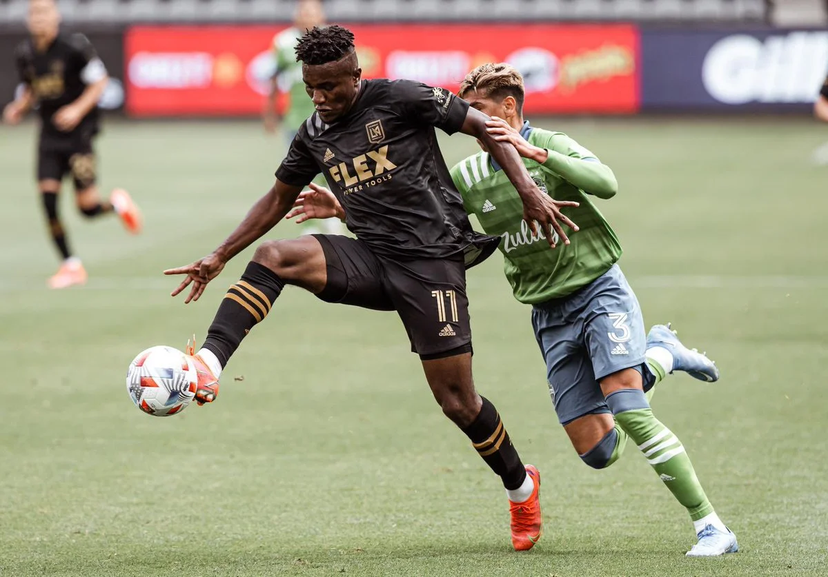 Rangers advancing in talks for signing LAFC midfielder